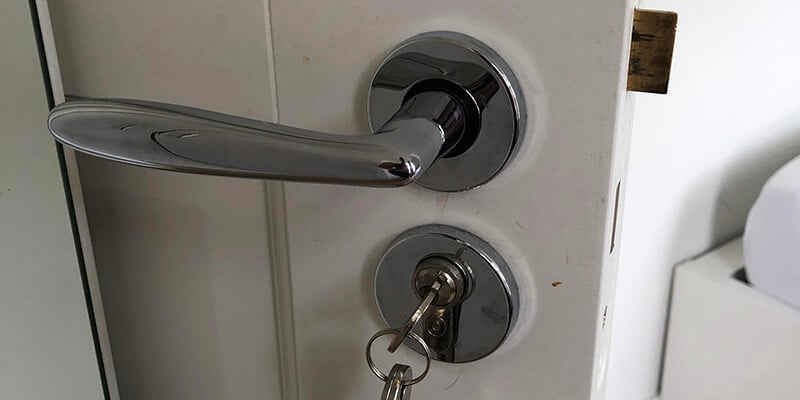 why keys get stuck in locks