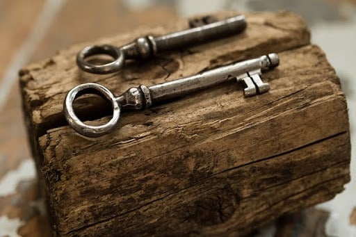 how do locksmiths make car keys without the original