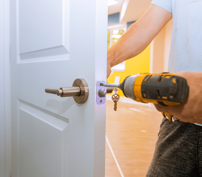 Locksmith Repairing Door - Emergency lock repair